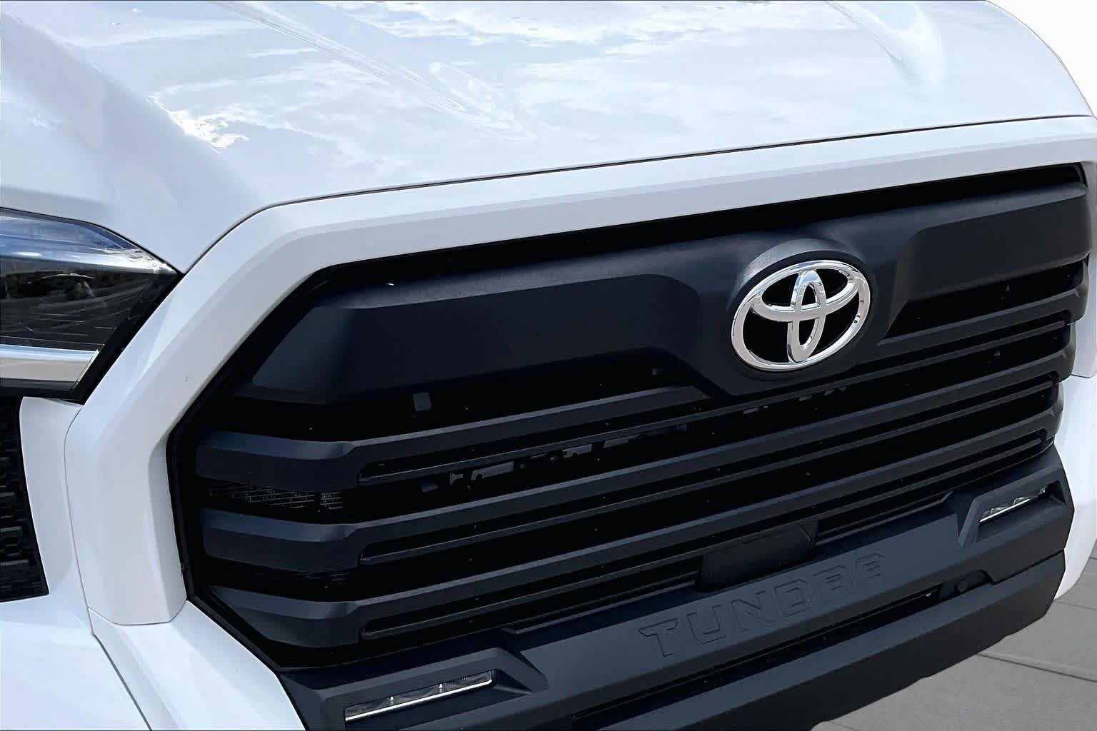 Used 2025 Ice Cap Toyota SR5 image 30
