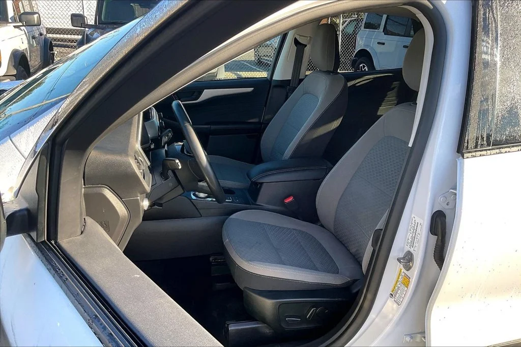 Certified Used 2022 Oxford White Ford SE image 24
