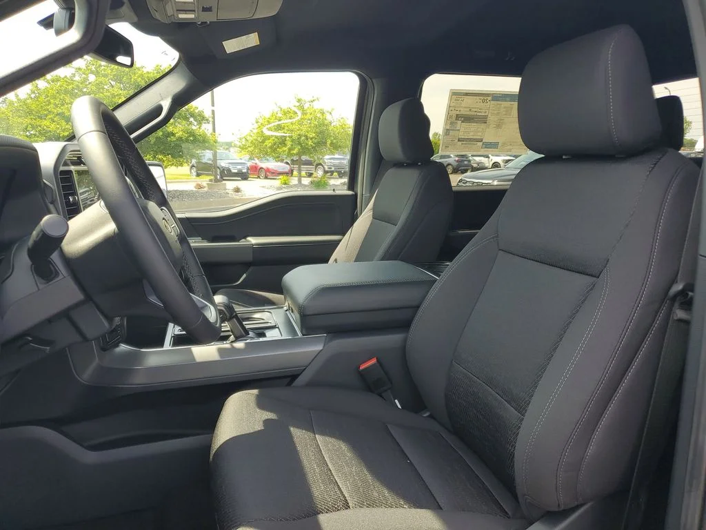 New 2026 Carbonized Gray Metallic Ford XLT image 5