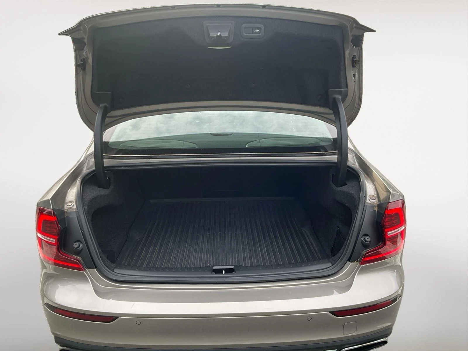 Used 2019 Pebble Grey Metallic Volvo Inscription image 15