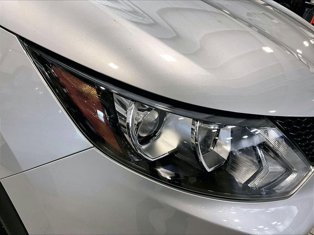 Used 2019 Silver Nissan S image 34