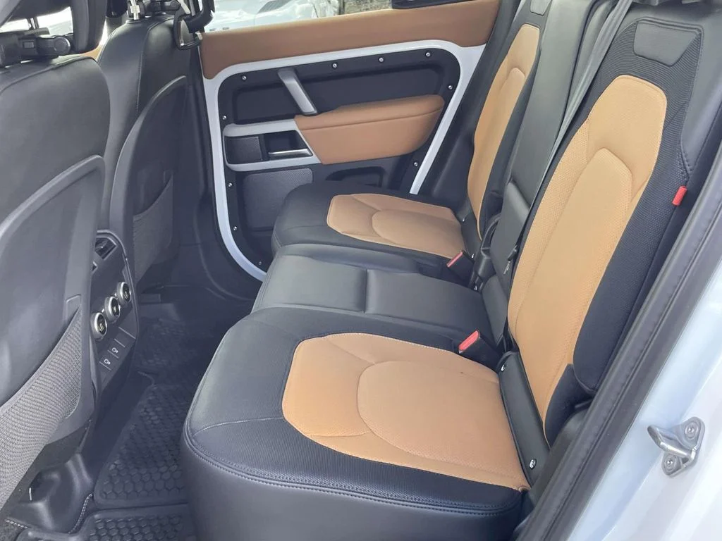 2024 Land Rover Defender X-Dynamic SE - Photo 14