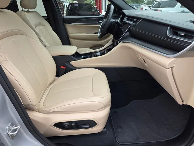 Certified Used 2024 Silver Jeep Limited image 16