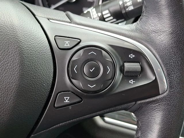 Used 2021 Black Buick Essence image 24