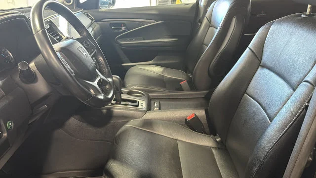 Used 2020 Black Honda EX-L image 25