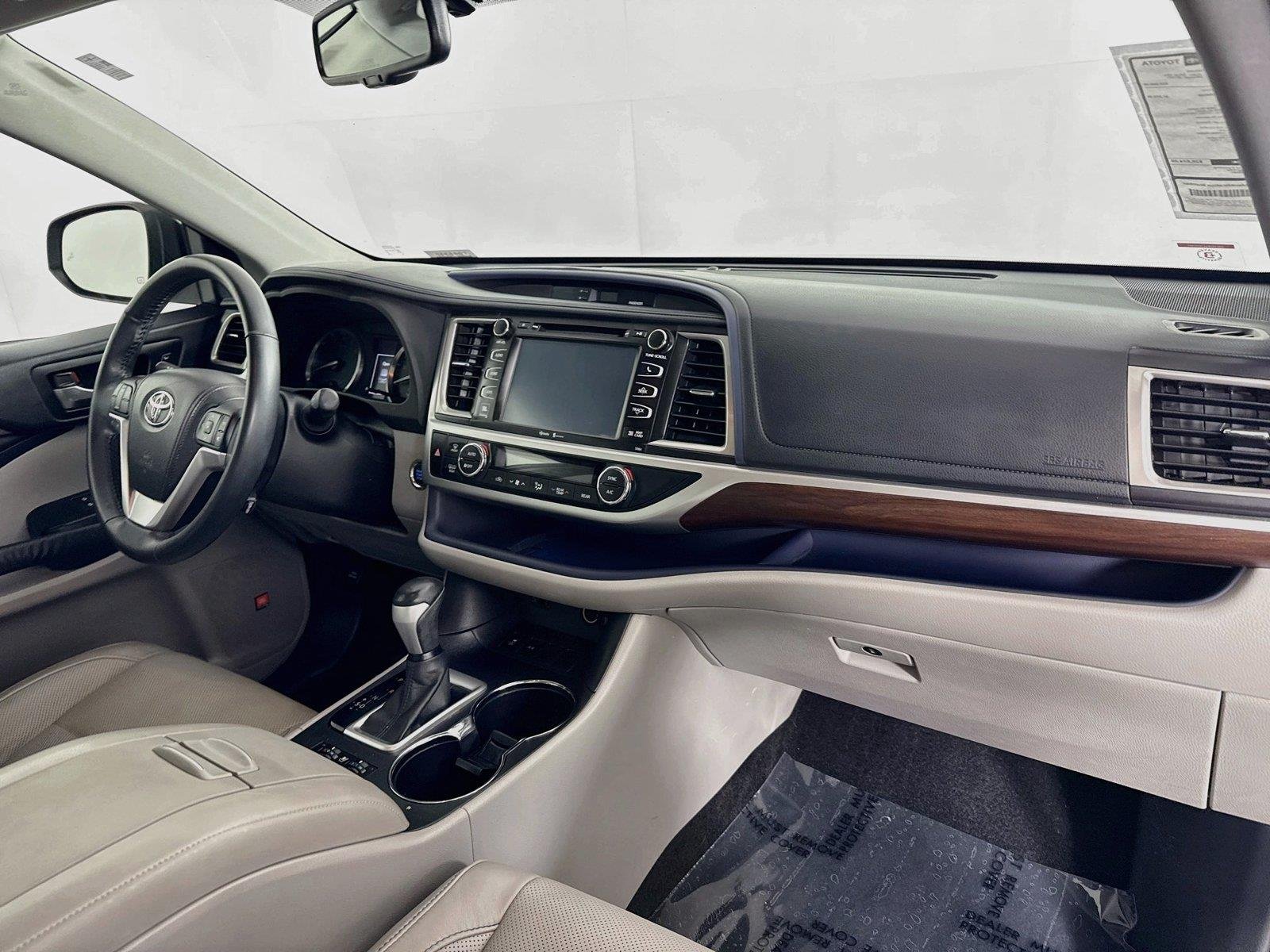 Used 2015 Silver Sky Metallic Toyota Limited image 47