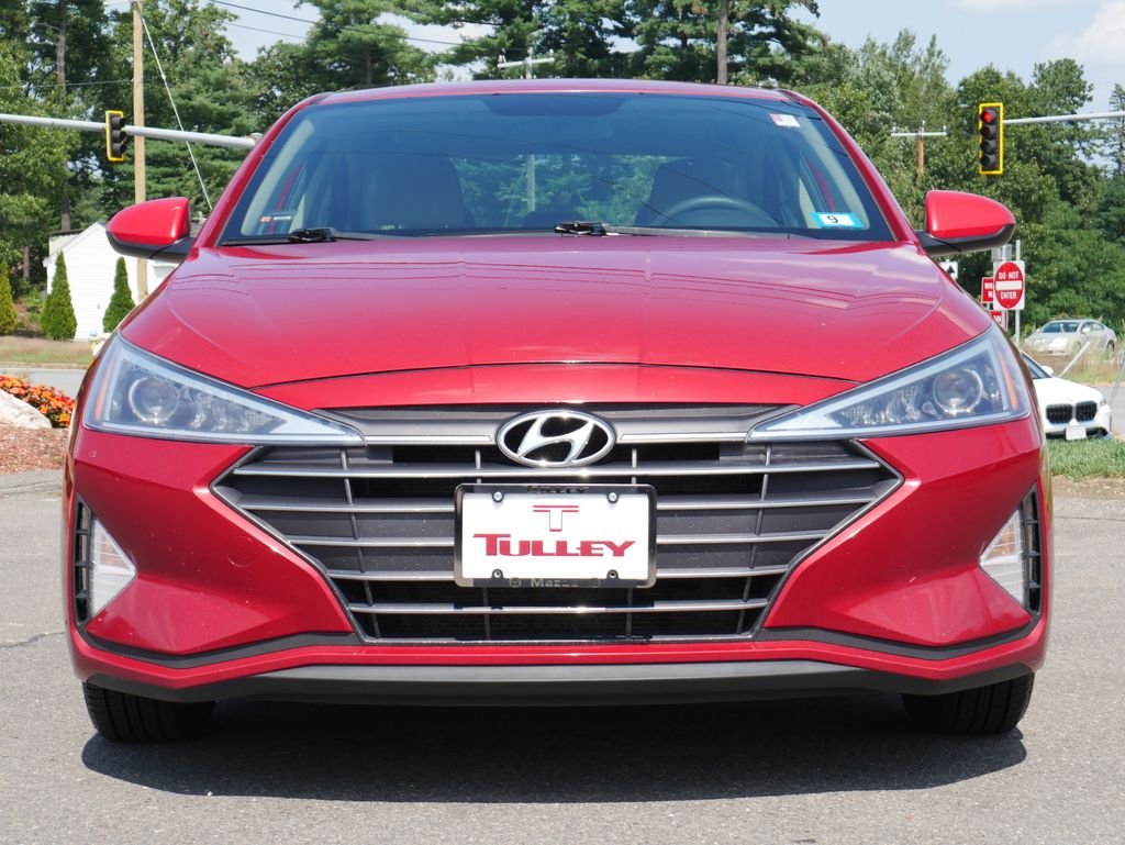 Used 2019 Red Hyundai SE image 2