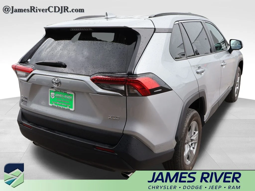 Used 2024 Silver Toyota XLE image 5