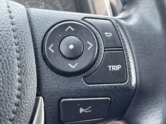 Used 2018 Silver Toyota XLE image 27