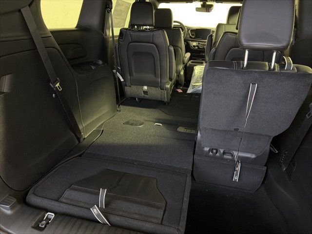 2026 Chrysler Voyager LX - Photo 11