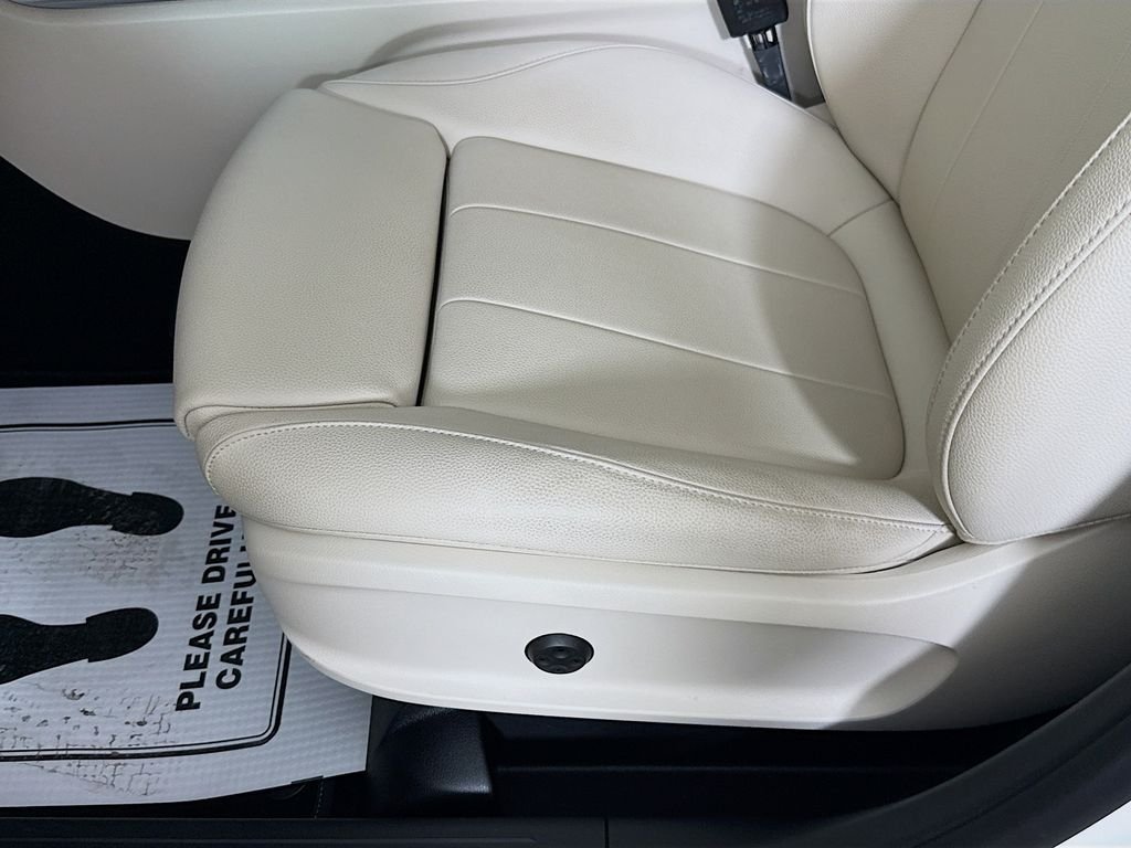 Used 2025 White Mercedes-Benz GLA 250 image 18