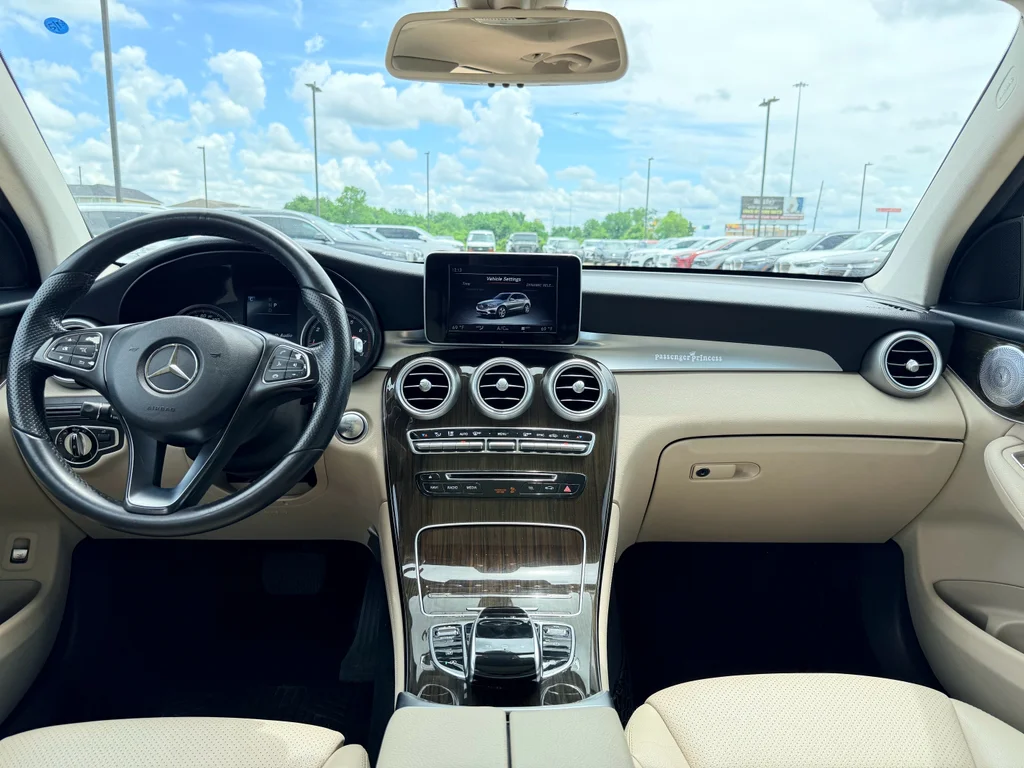 Used 2016 Lunar Blue Metallic Mercedes-Benz 300 image 15