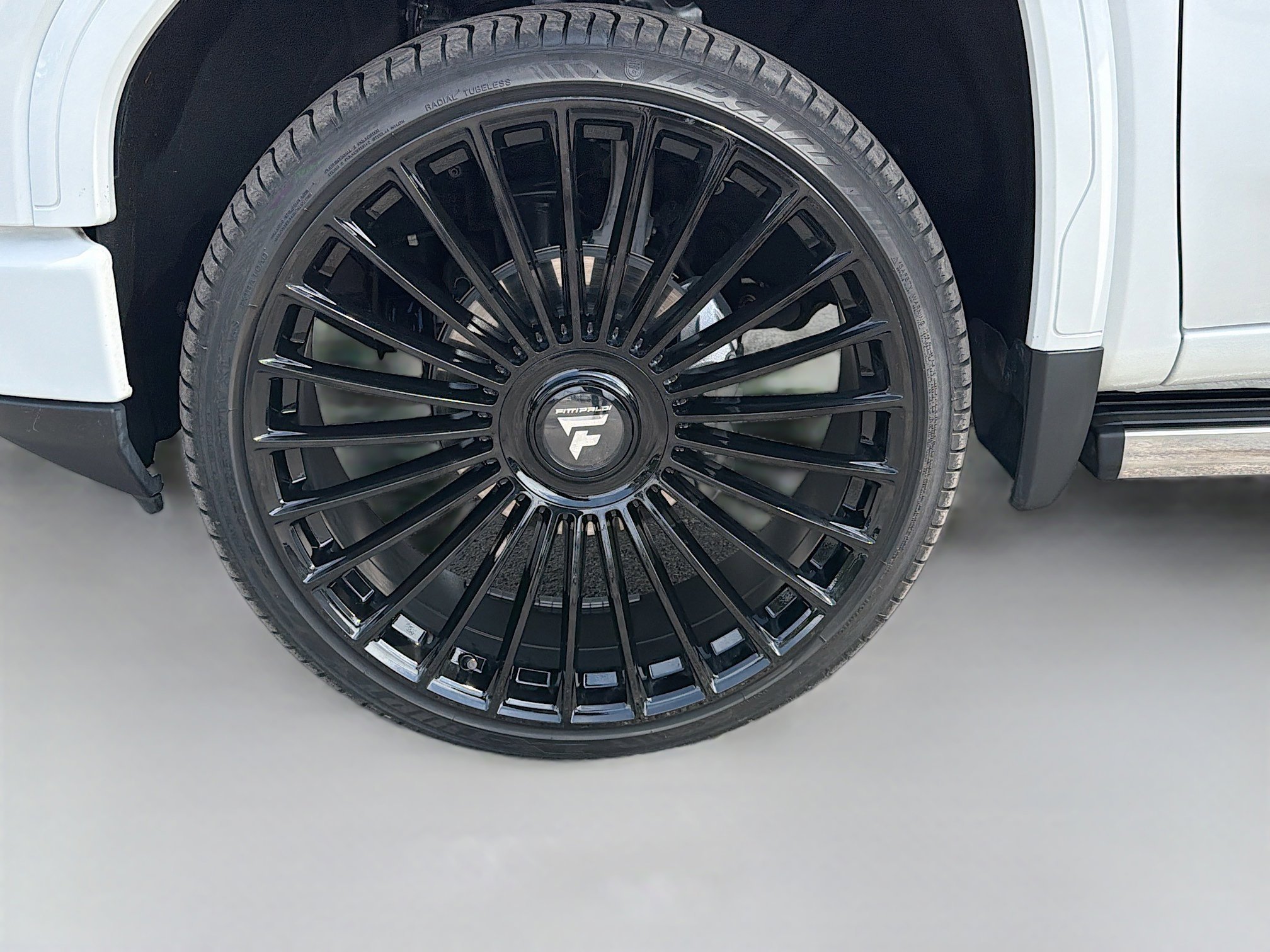 Used 2025 White Frost Tricoat GMC Denali image 41