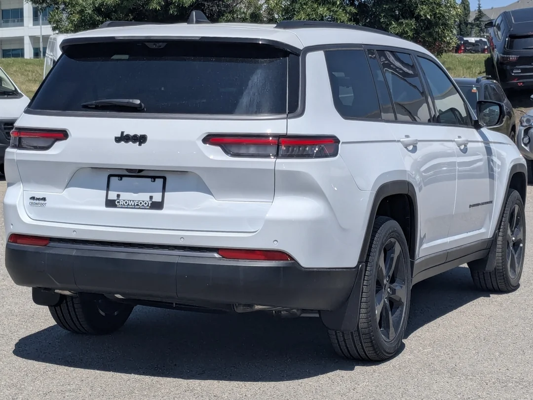 New 2026 White Jeep Limited - - 4x4 - 20 Gloss Black Wheels - Pano Sunroof - 6-Pass Seating - FamCam & More! image 8