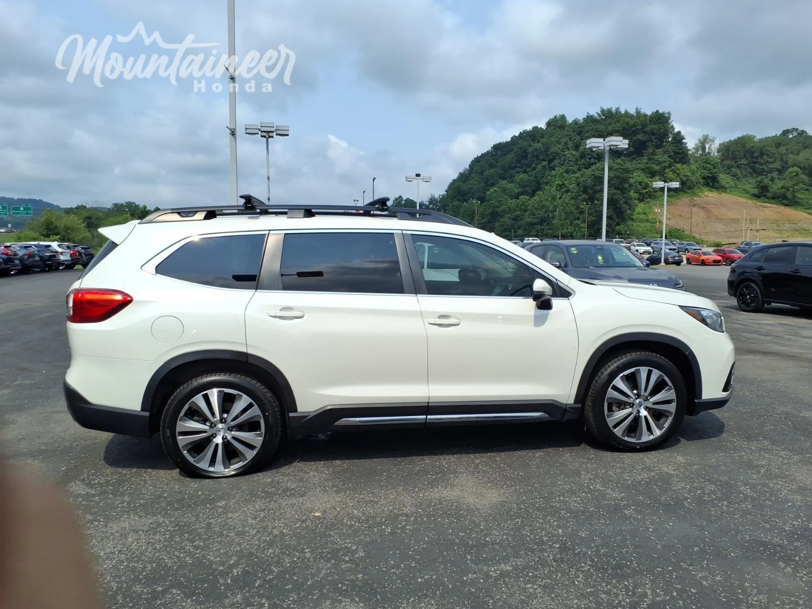 Used 2022 Crystal White Pearl Subaru Limited image 8