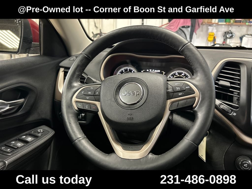 Used 2015 Red Jeep Latitude image 20