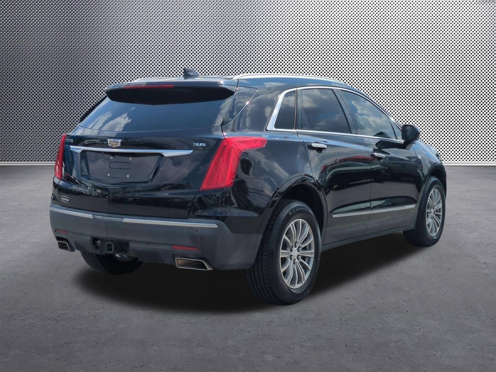 Used 2018 Stellar Black Metallic Cadillac Luxury FWD image 5