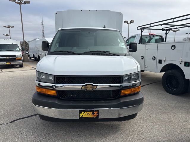 New 2025 Summit White Chevrolet 1WT image 2