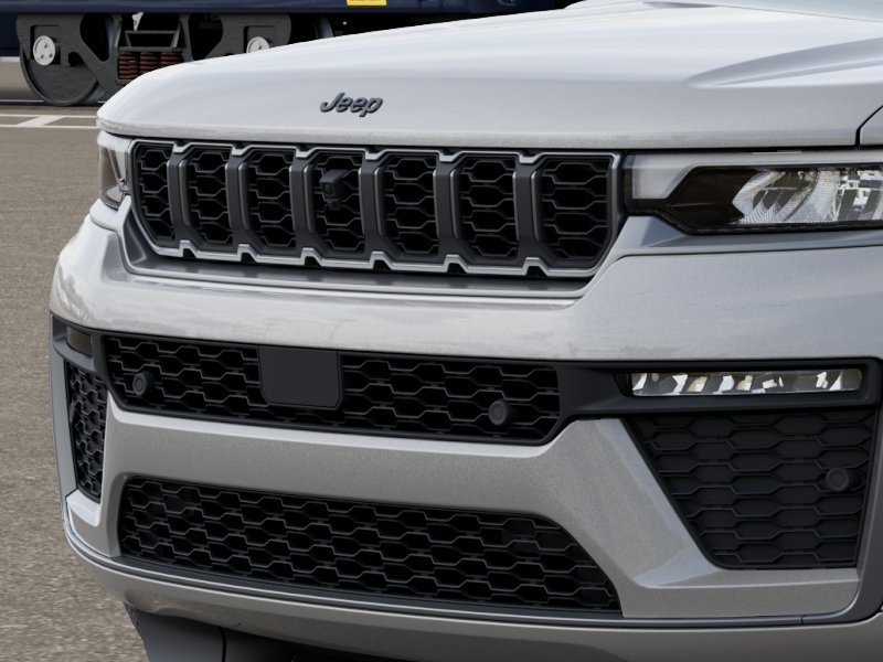 New 2026 Silver Zynith Exterior Paint Jeep Limited image 7