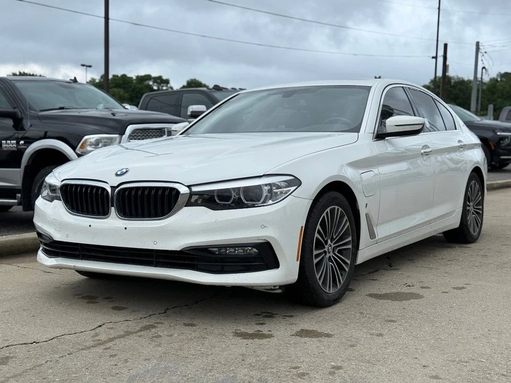Used 2018 White BMW 530e iPerformance image 2
