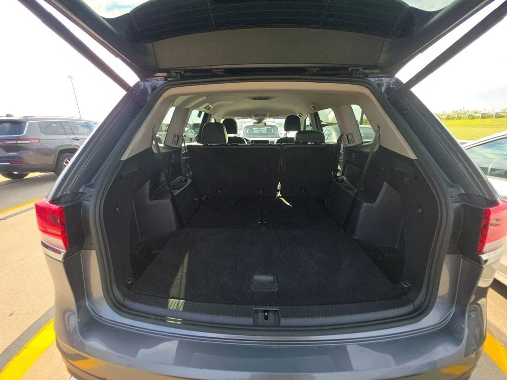 Used 2025 Gray Volkswagen 2.0T SE w/Technology image 7