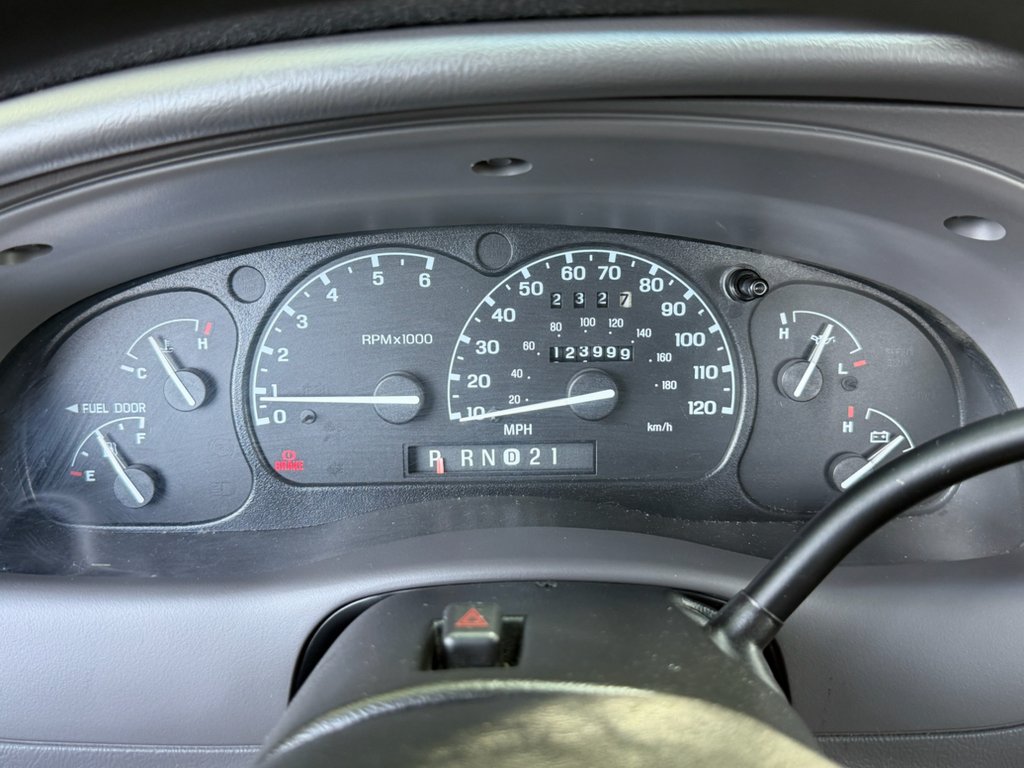Used 2003 Blue Ford  image 16