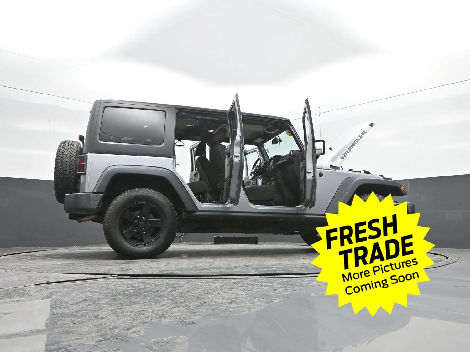 Used 2016 Billet Silver Metallic Clearcoat Jeep Black Bear image 45