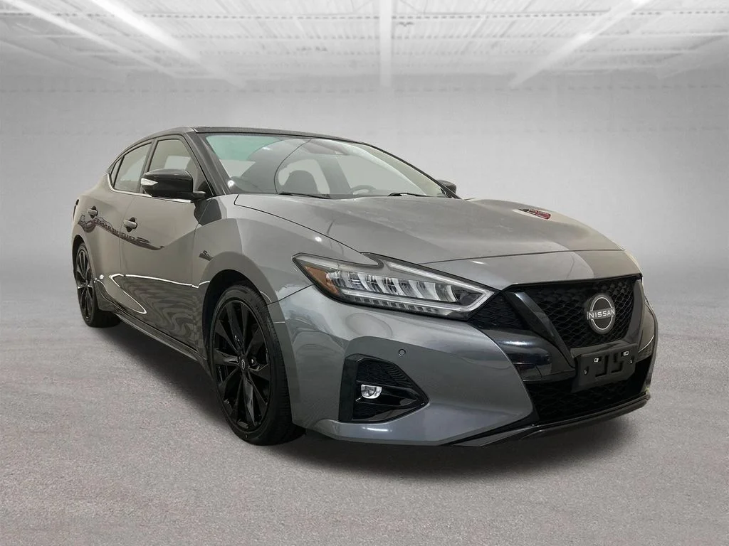 Used 2023 Gray Nissan SR image 8