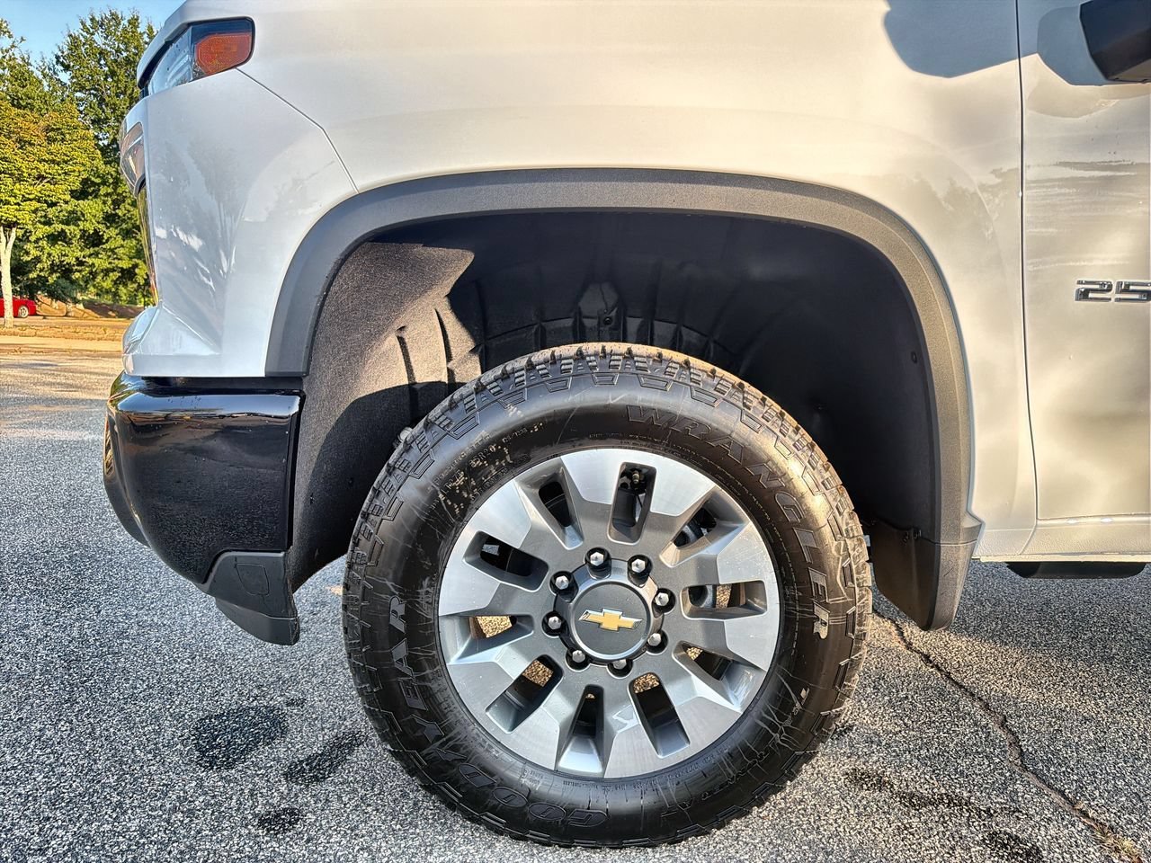 New 2026 Summit White Chevrolet Custom image 28