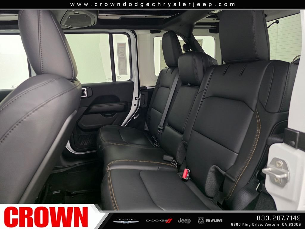 New 2026 Bright White Clear-Coat Exterior Paint Jeep Sahara image 17