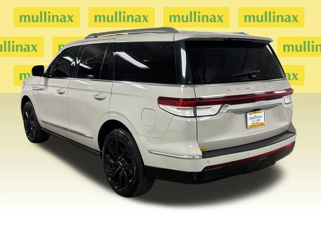 Used 2022 White Lincoln Reserve image 17