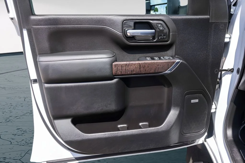 Used 2022 White GMC Denali image 28