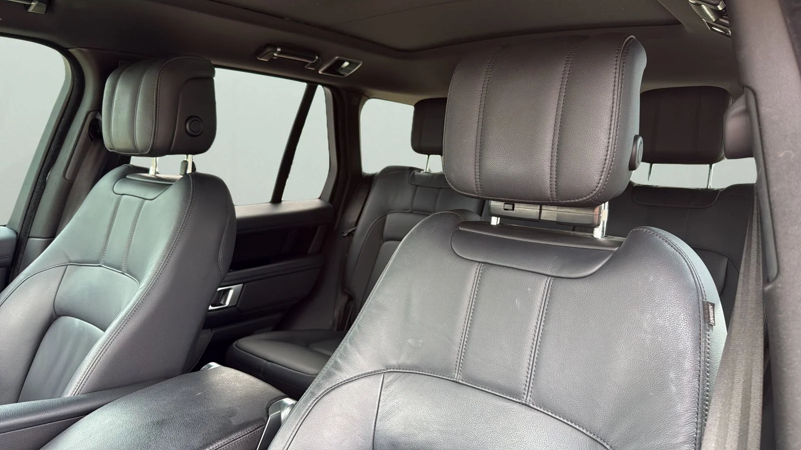 Used 2019  Land Rover 3.0L V6 Supercharged image 6
