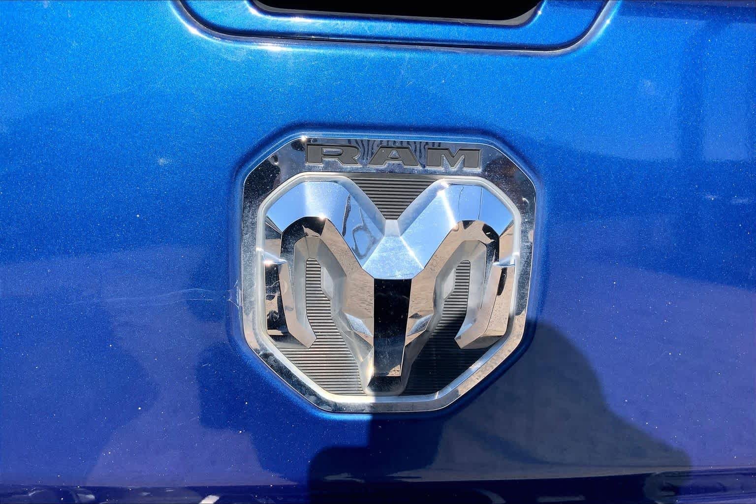 Used 2019 Blue Streak Pearlcoat Ram Laramie image 10