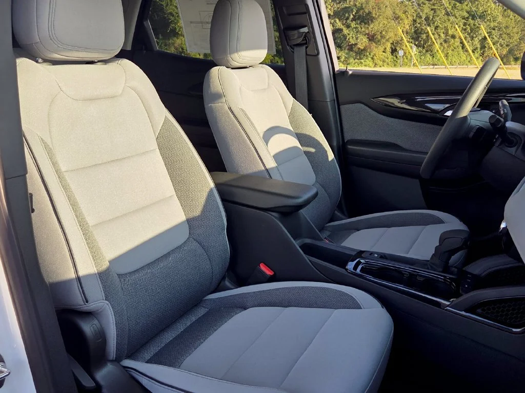 New 2026 Summit White Chevrolet LT image 40