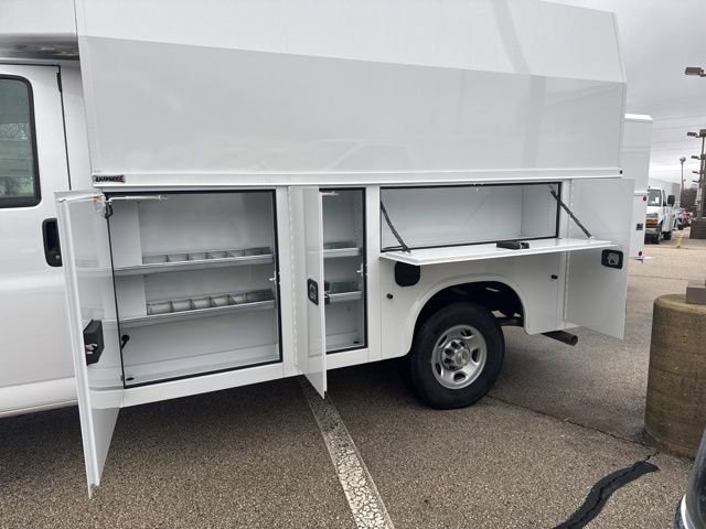 New 2025 Summit White Chevrolet 1WT image 17