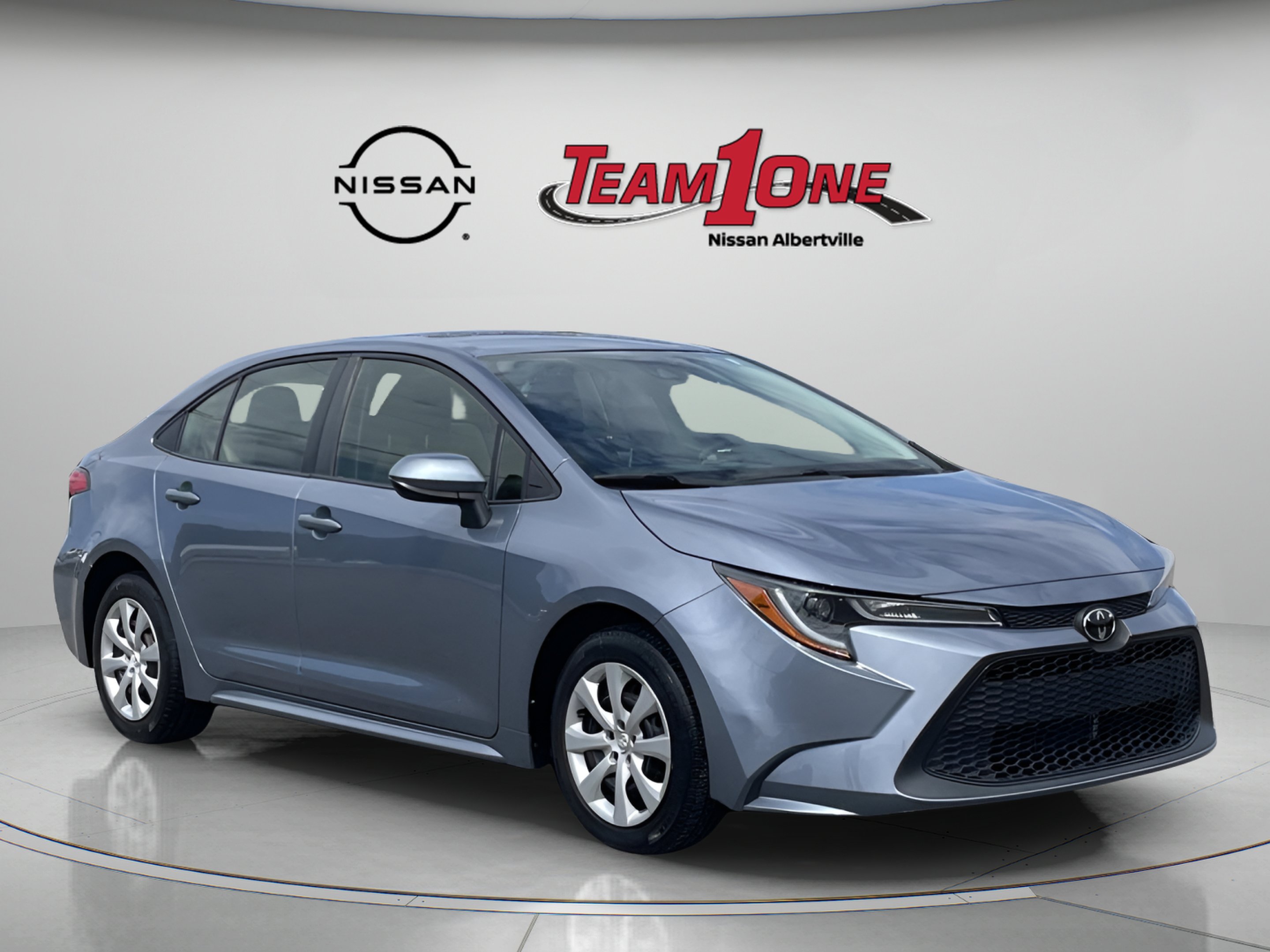 Used 2021  Toyota LE image 1