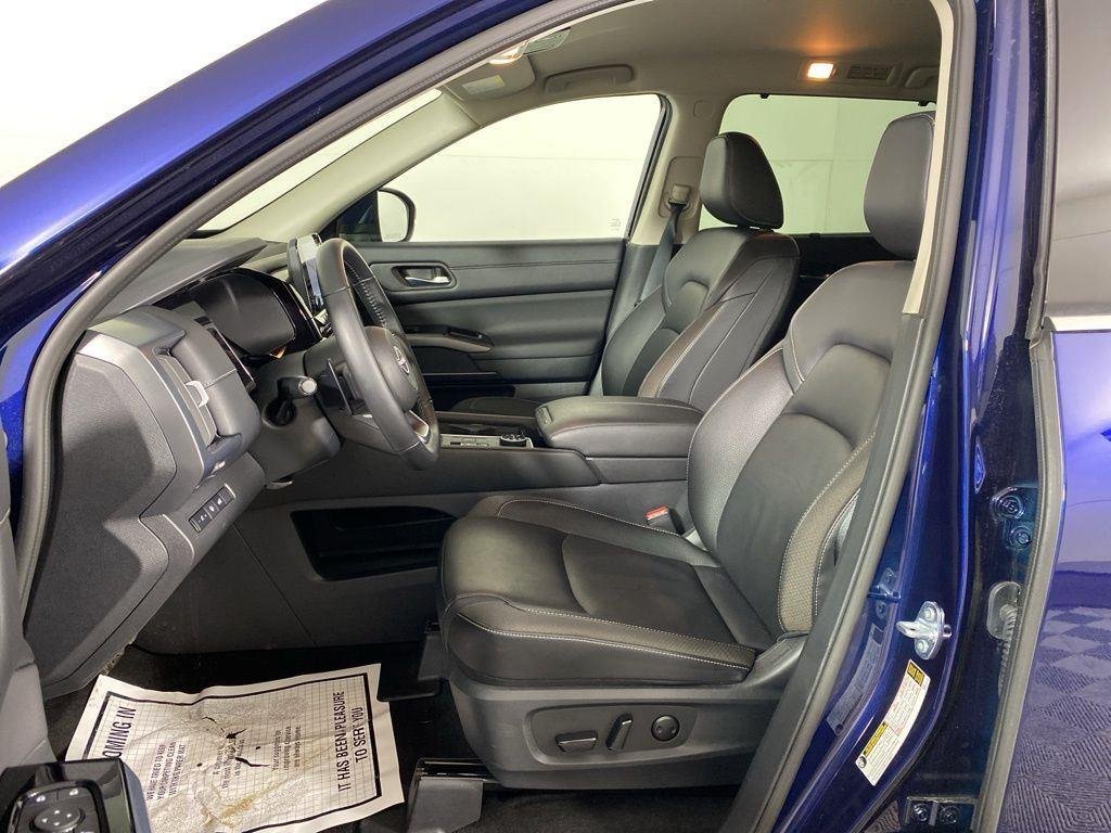 Used 2025 Deep Ocean Blue Nissan SL image 10