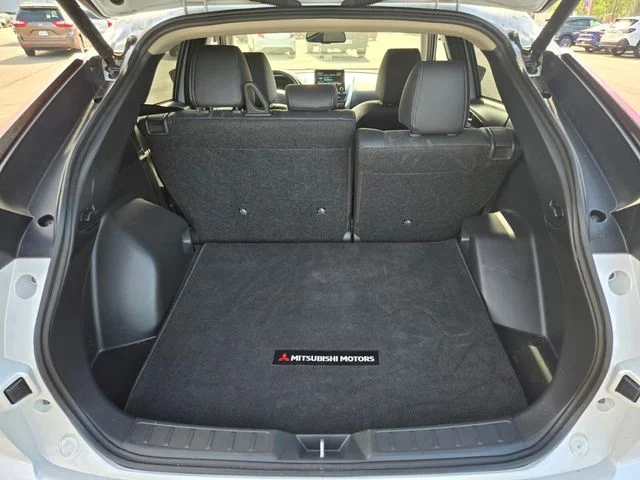 Used 2025 White Mitsubishi SE image 16