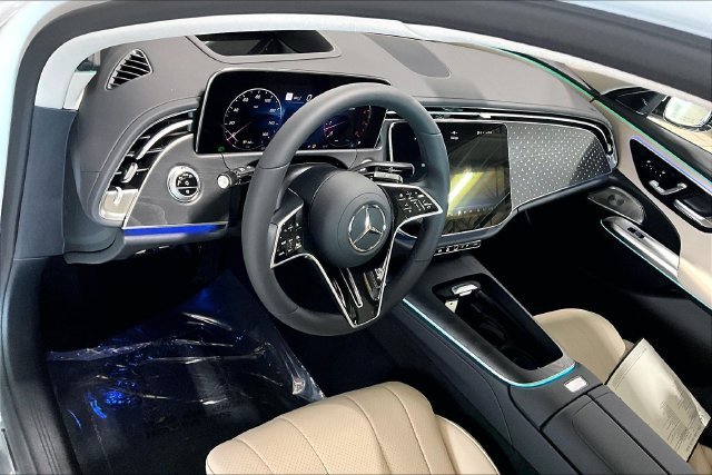 New 2026 MANUFAKTUR Moonlight White Metallic Mercedes-Benz E 450 image 36