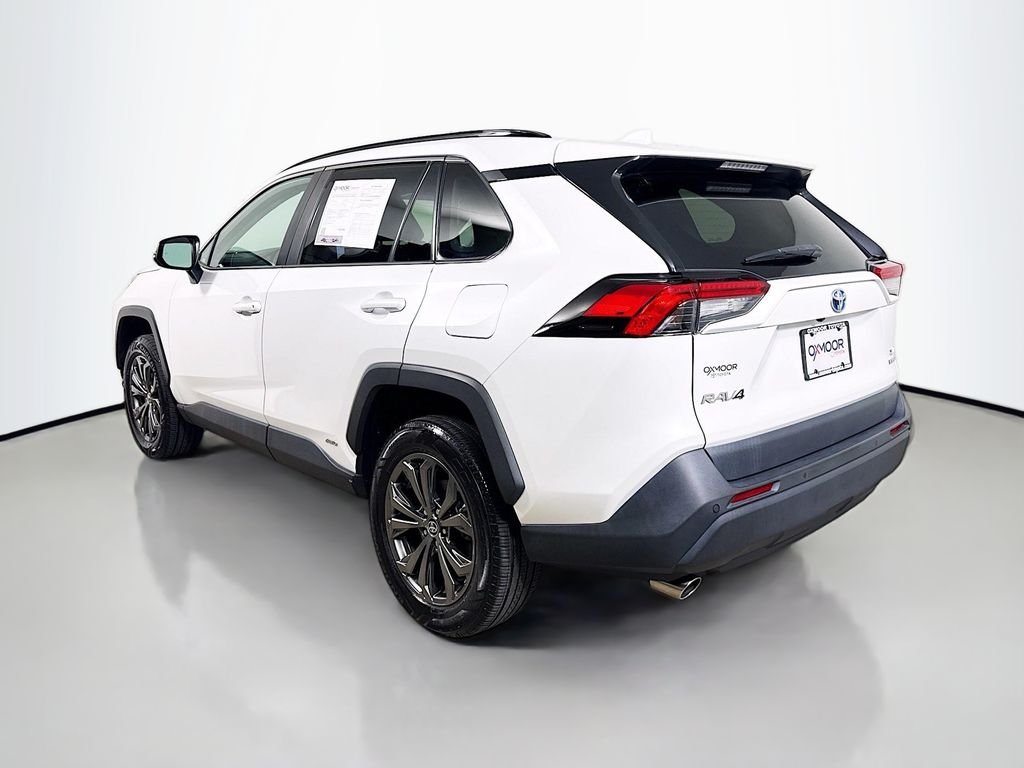 Used 2024 Wind Chill Pearl Toyota Hybrid XLE Premium image 5