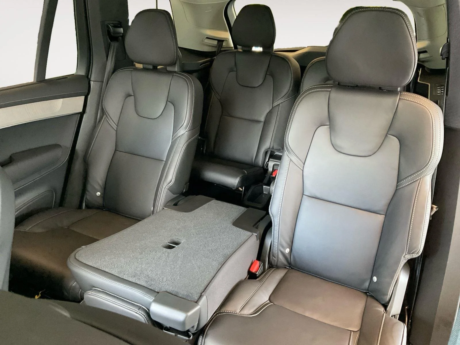 2026 Volvo XC90 Ultra - Photo 13