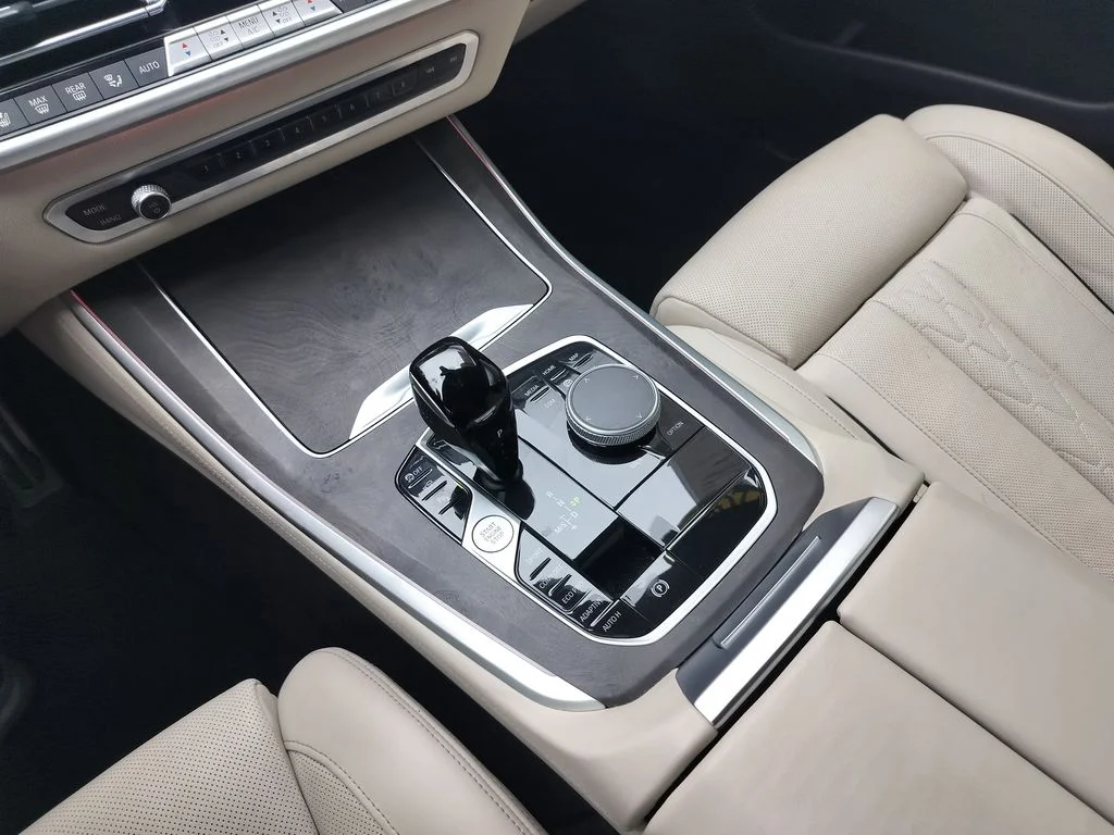 Used 2022 Black BMW sDrive40i image 17