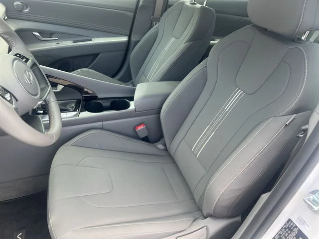 Used 2025 White Hyundai SEL Sport image 34
