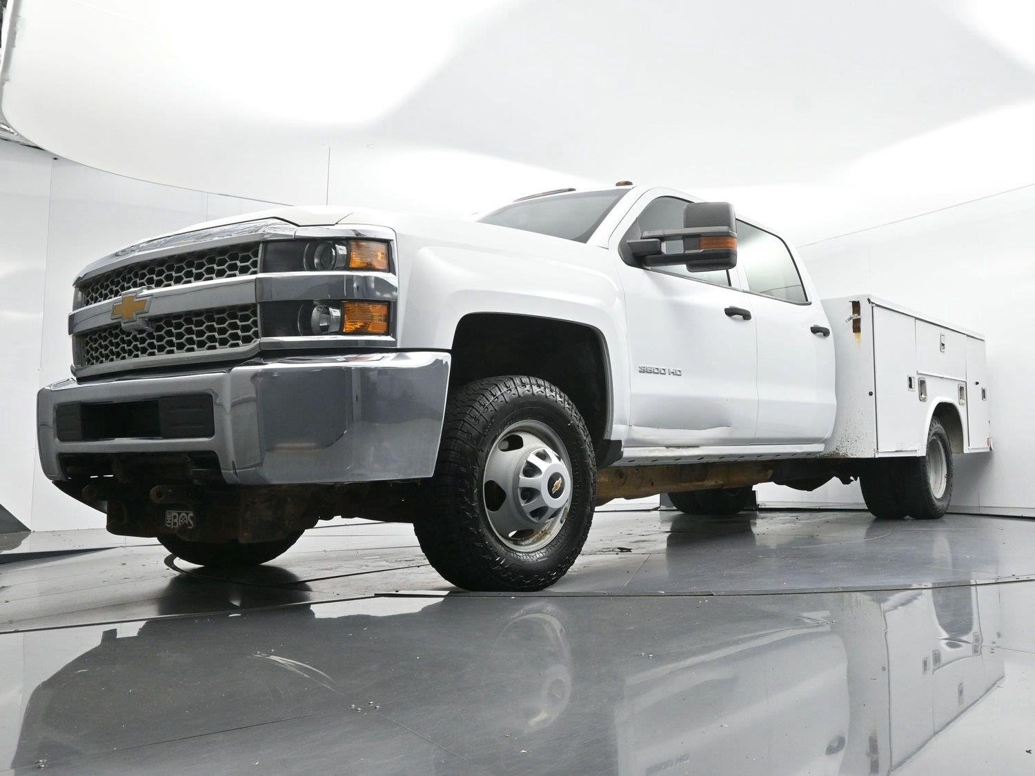 Used 2019 SUMMIT WHITE Chevrolet WT image 43