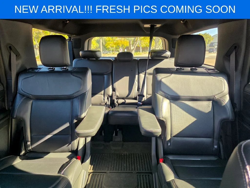 Used 2025  Ford Platinum image 12