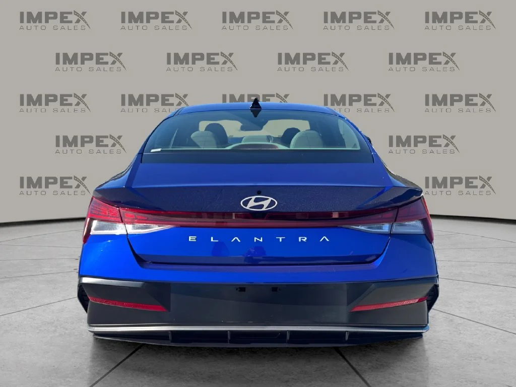 Used 2025 Blue Hyundai SEL Convenience image 4
