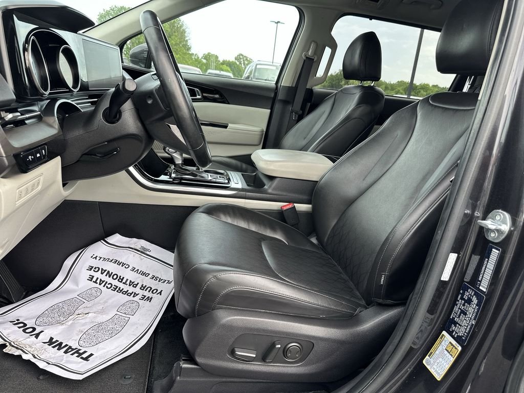Certified Used 2024 Gray Kia EX image 17