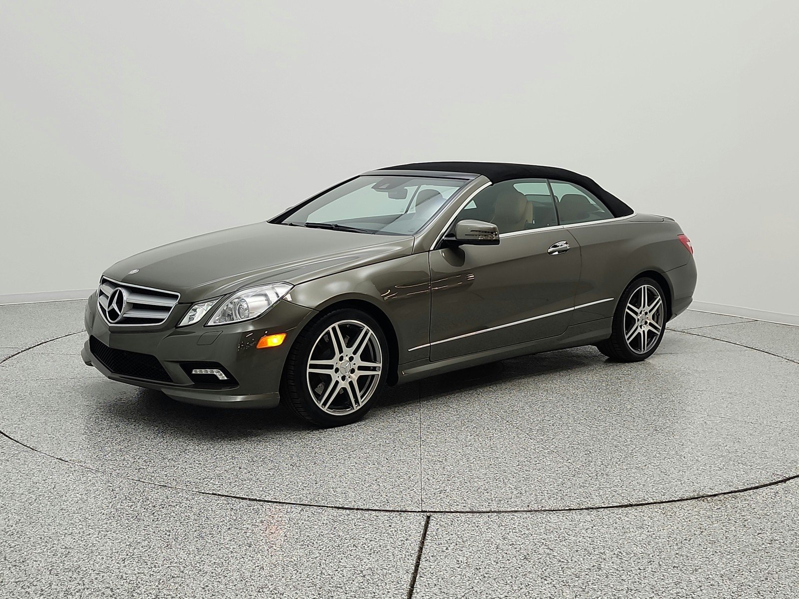 Used 2011 Olivine Grey Mercedes-Benz 2dr Cabriolet E 550 RWD image 22
