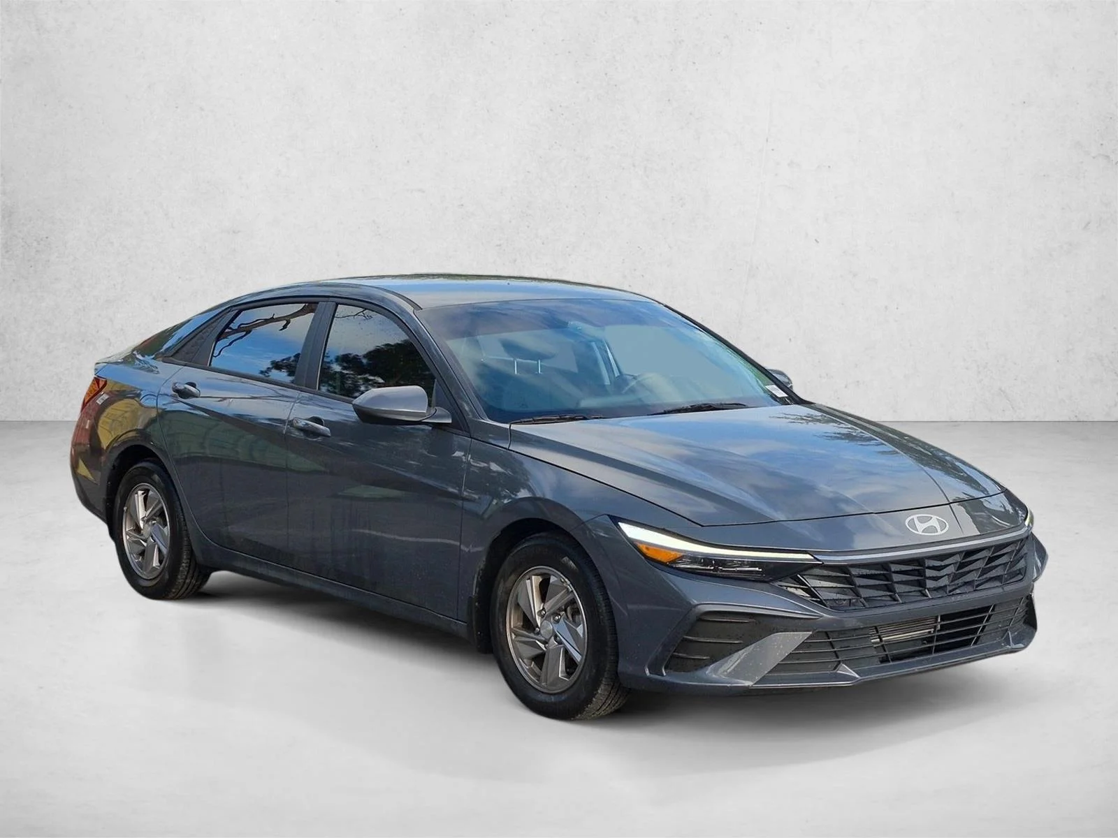 Used 2024 Ecotronic Gray Hyundai SE image 3